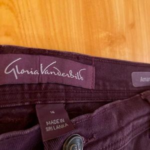 Gloria Vanderbilt size 16 Amanda jeans in deep purple!